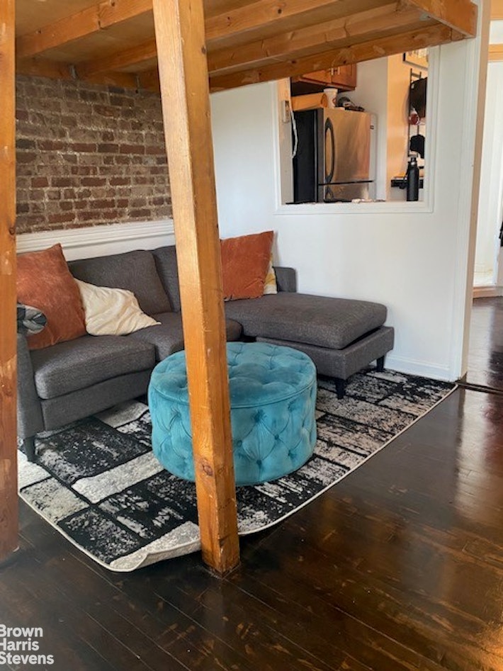 Photo 1 of 231 Thompson Street 15, Greenwich Village, NYC, $2,525, Web #: 22393721