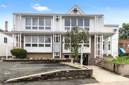 543 Valley Road 9, Montclair, New Jersey - 0.5 Bathrooms  
4 Rooms - 