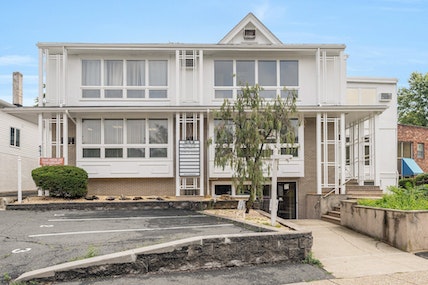 543 Valley Road 4, Montclair, New Jersey - 1 Bathrooms  
4 Rooms - 
