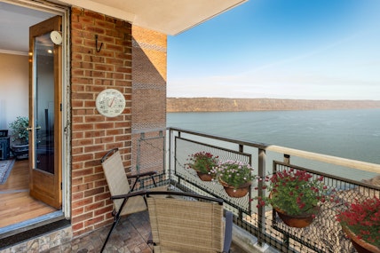 2621 Palisade Avenue 15D, Spuyten Duyvil, New York - 1 Bedrooms  
1 Bathrooms  
3.5 Rooms - 